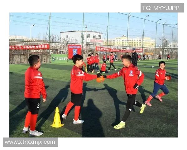 足球之星闪耀赛场精彩瞬间，技术与荣耀的完美融合展现无与伦比的运动魅力